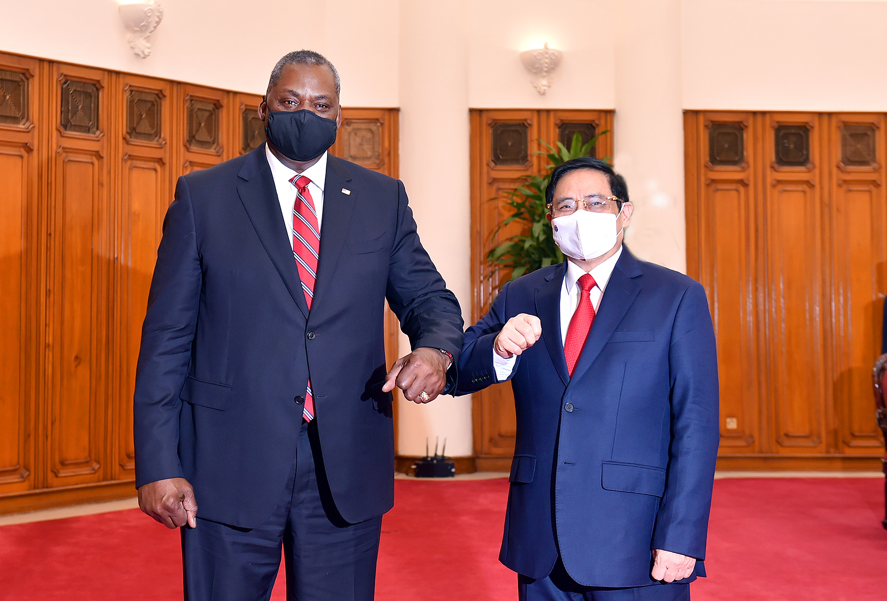Le Premier ministre Pham Minh Chinh reçoit le secrétaire à la Défense des États-Unis